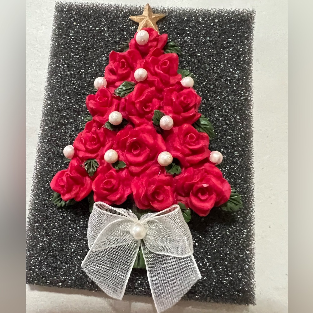 Avon brand beautiful brooch